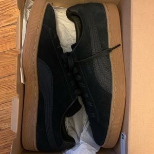 COPY - NIB Black Suede Pumas